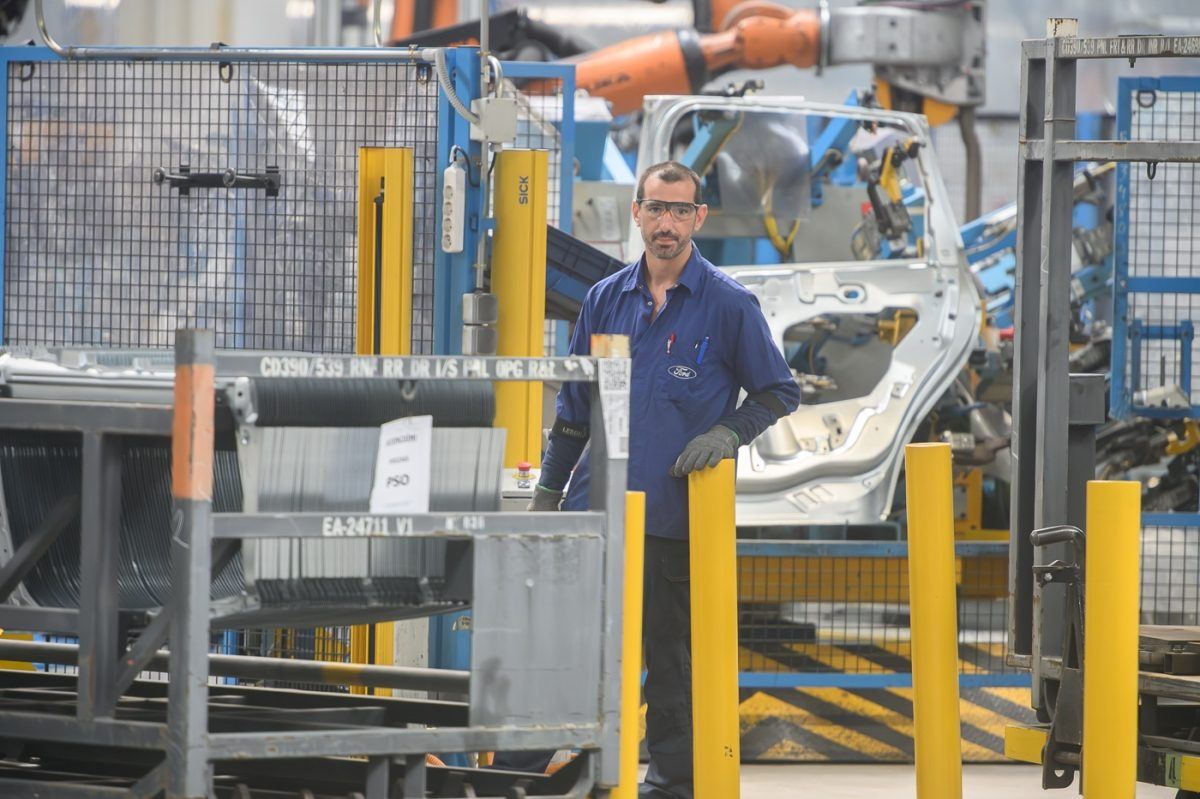 Ford Almussafes se sienta a negociar su futuro: la empresa presentará esta semana su oferta salarial para los próximos cuatro