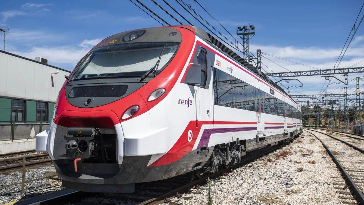 Valencia suma más trenes en sus líneas de Cercanías, pero la polémica por los convoyes usados de Madrid sigue sin apagarse