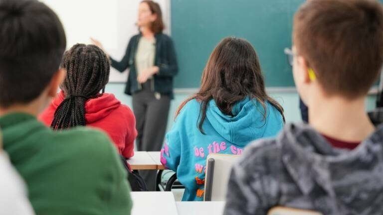 Los docentes valencianos estrenan seis días libres al año: así funcionan los nuevos 'moscosos' en la escuela pública