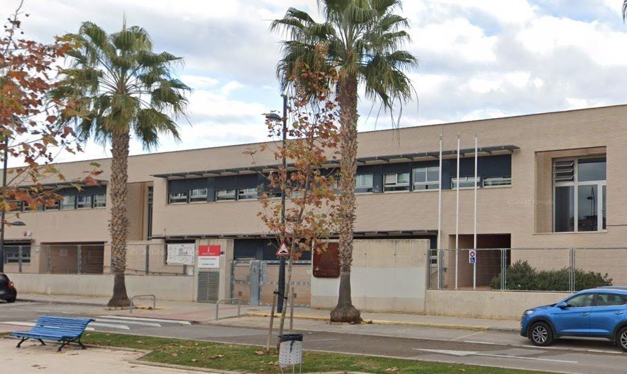 Cuatro alumnos con mareos y vómitos en el IES Andreu Alfaro de Paiporta, que arranca el curso sin climatización pese al plazo