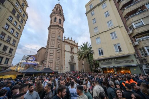Los casales falleros de Valencia caen uno a uno ante el avance de los apartamentos turísticos
