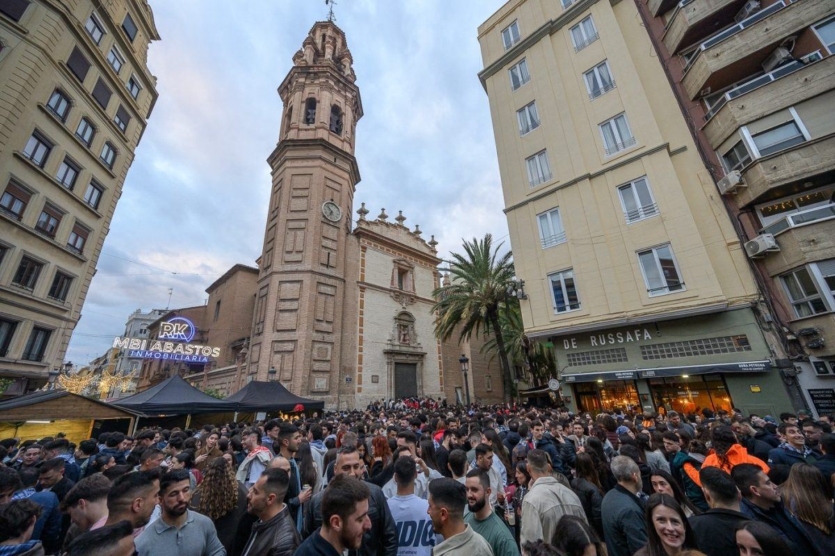 Los casales falleros de Valencia caen uno a uno ante el avance de los apartamentos turísticos