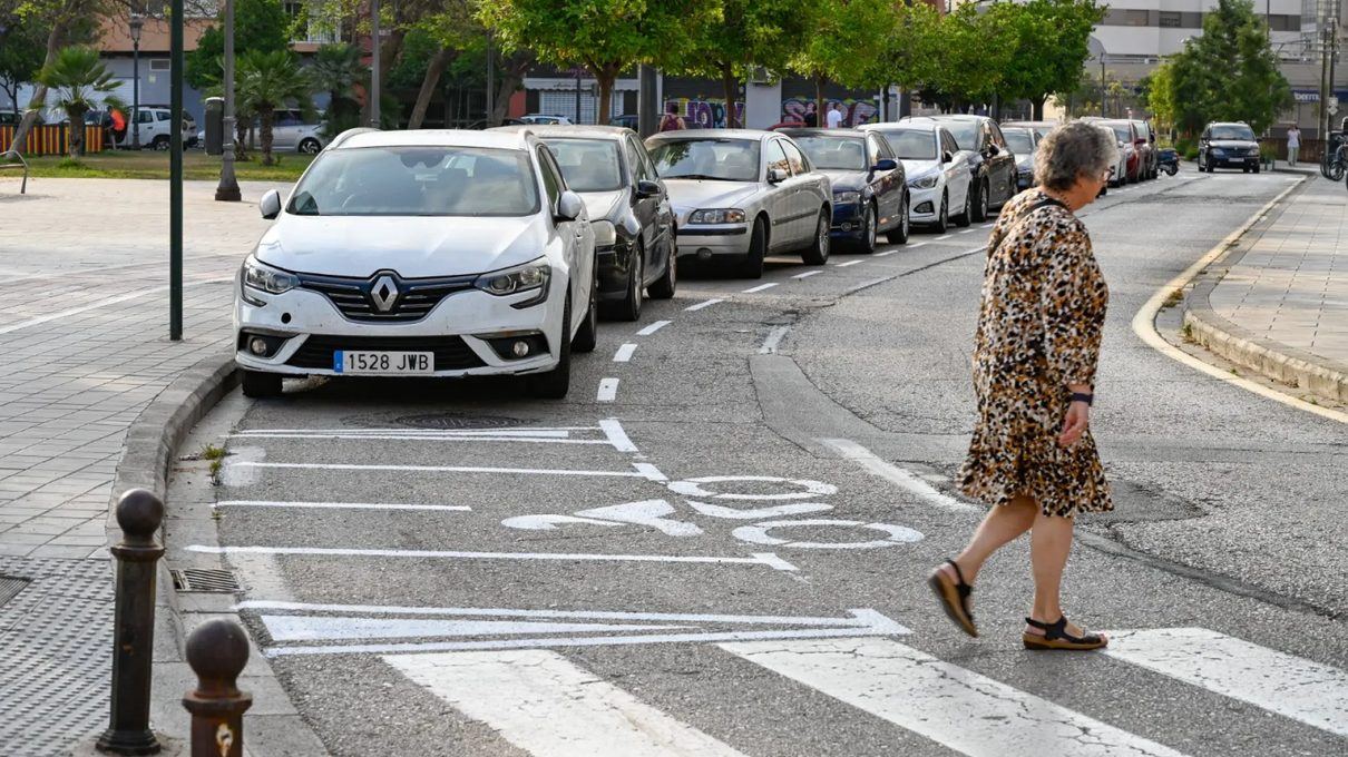 Valencia crea más de 2.500 aparcamientos para motos en tres años para mejorar la seguridad en los pasos de peatones
