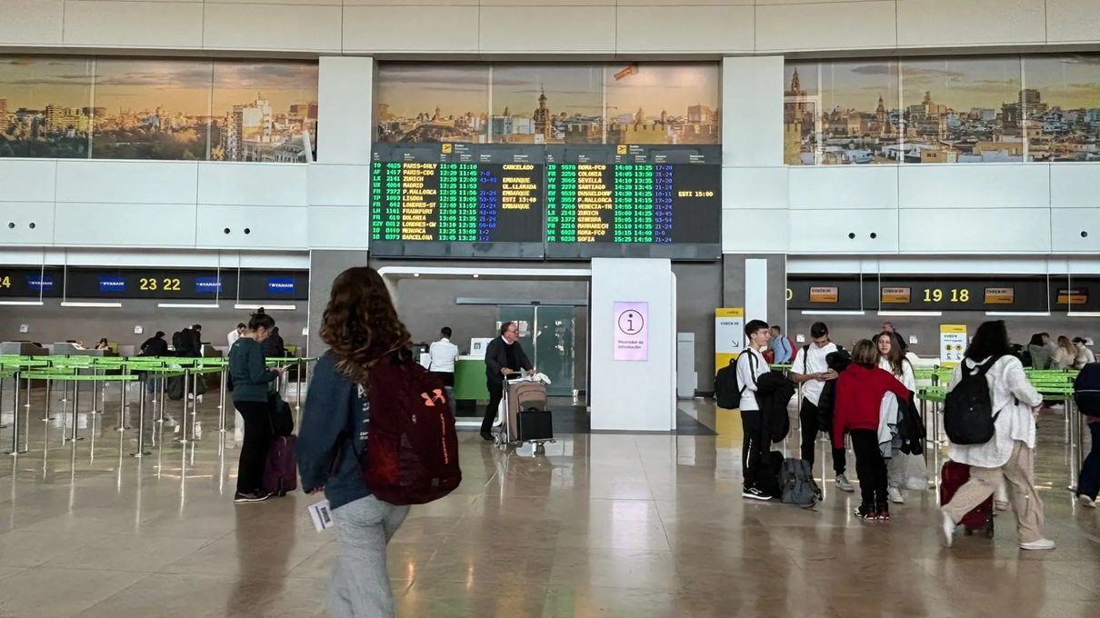 Pillado en el aeropuerto de Valencia con ocho kilos de cocaína líquida ocultos en botes de champú