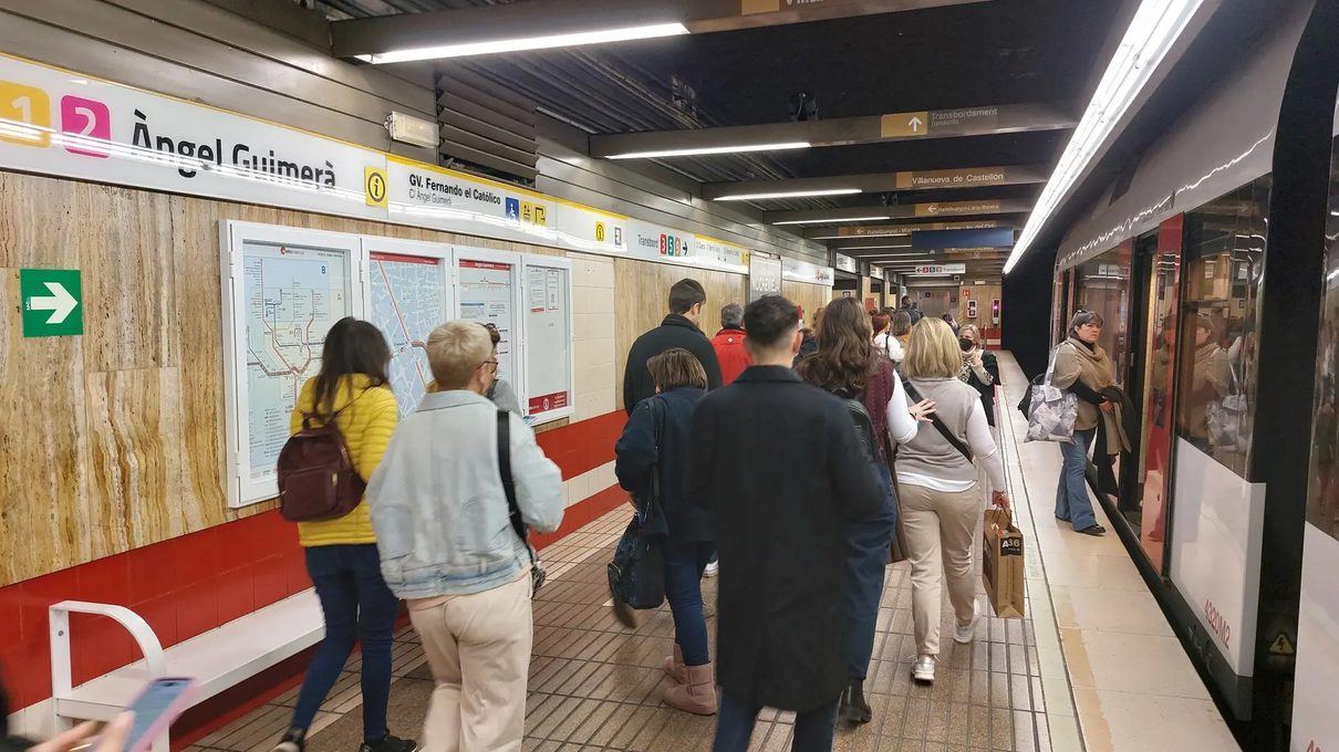 Valencia recupera el pulso: el metro y el aeropuerto vuelven a funcionar tras una noche de emergencia por el temporal