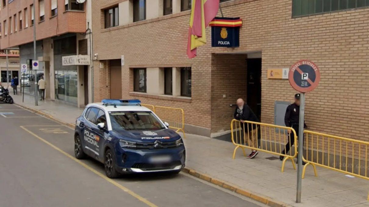Un vecino muere y tres resultan heridos en un tiroteo entre dos familias rivales en el barrio de L'Alquerieta de Alzira