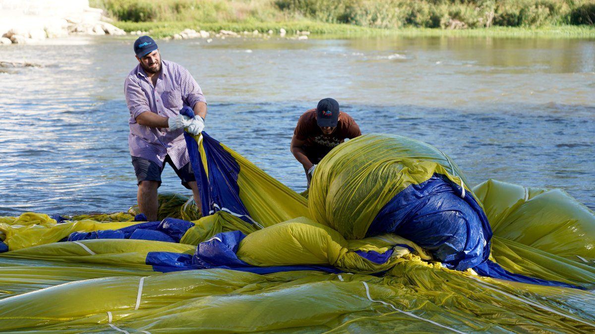 Un globo aerostático acaba en el Pisuerga a su paso por Simancas en el segundo incidente del fin de semana en Valladolid