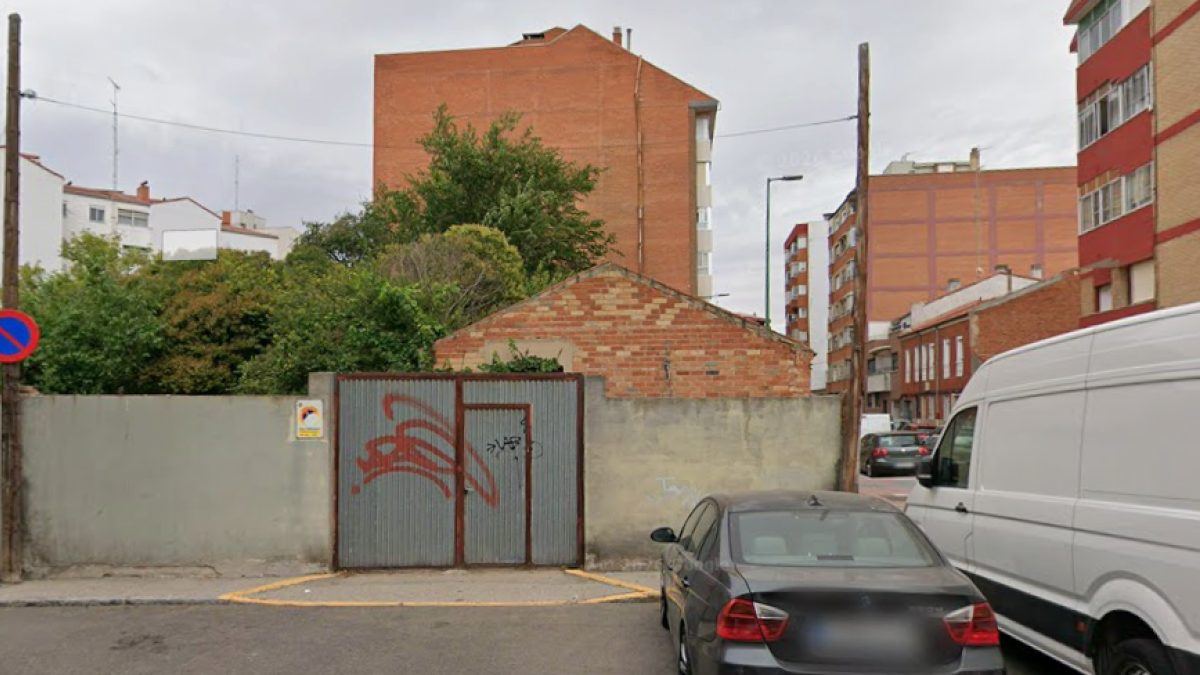 La Victoria se renueva: un solar entre las calles Dársena y Saturno acogerá 40 nuevas viviendas y una plaza pública