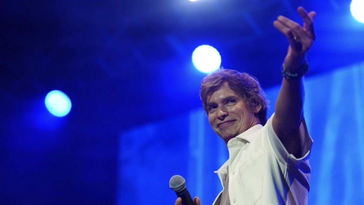 Carlos Baute conquista la plaza Mayor de Valladolid pese a la lluvia en las fiestas de San Lorenzo