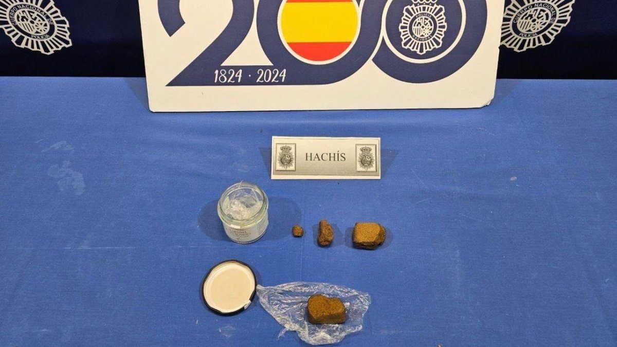 Un huésped expulsado de un hotel de Valladolid por alborotar acaba detenido con más de 54 gramos de hachís en la mochila