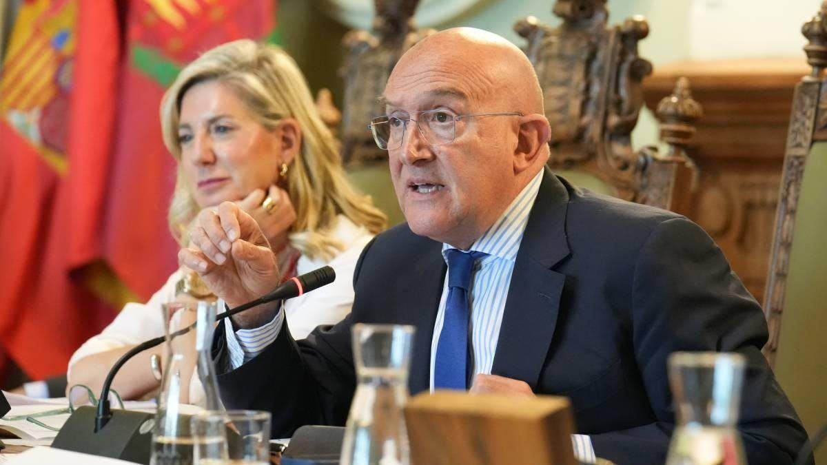 La justicia obliga a Carnero a debatir en pleno las mociones sobre el polémico "alcalde B" que bloqueó dos veces