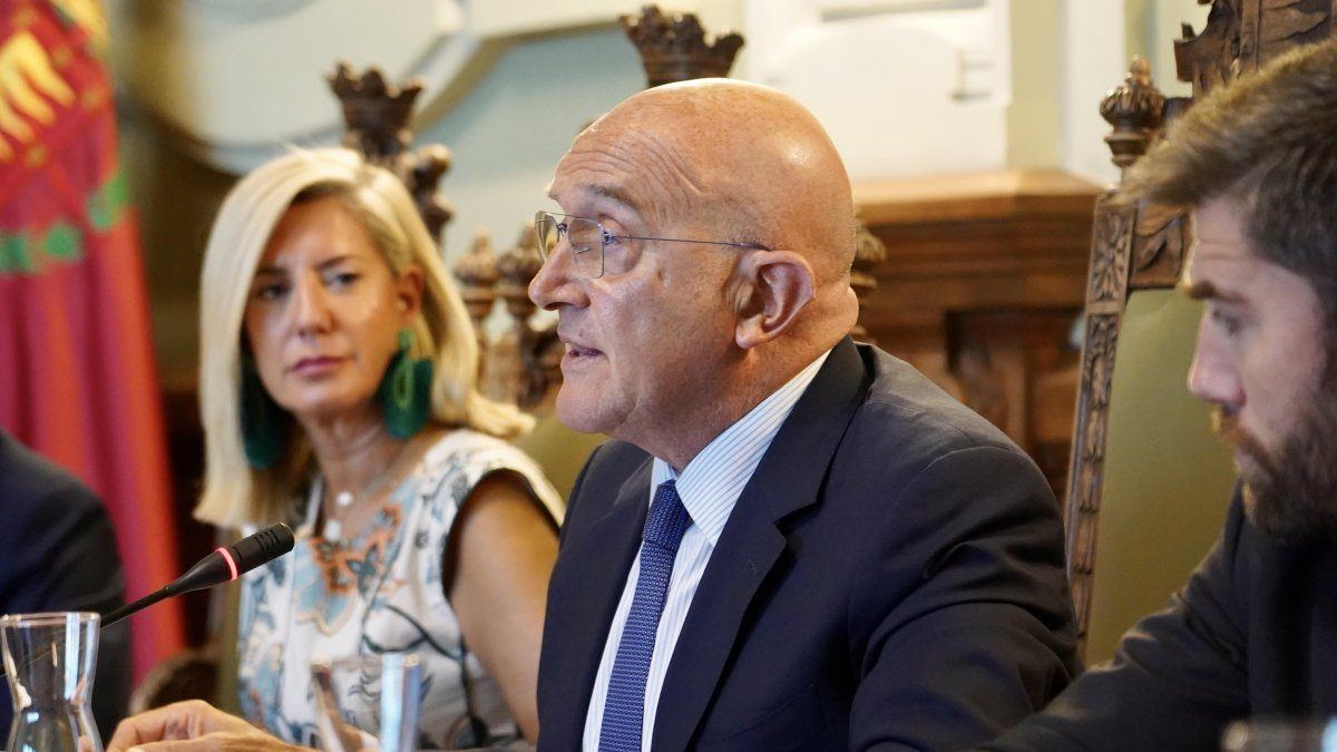 El pleno de Valladolid estalla por la supresión del término "violencia de género" en las ayudas de vivienda municipal