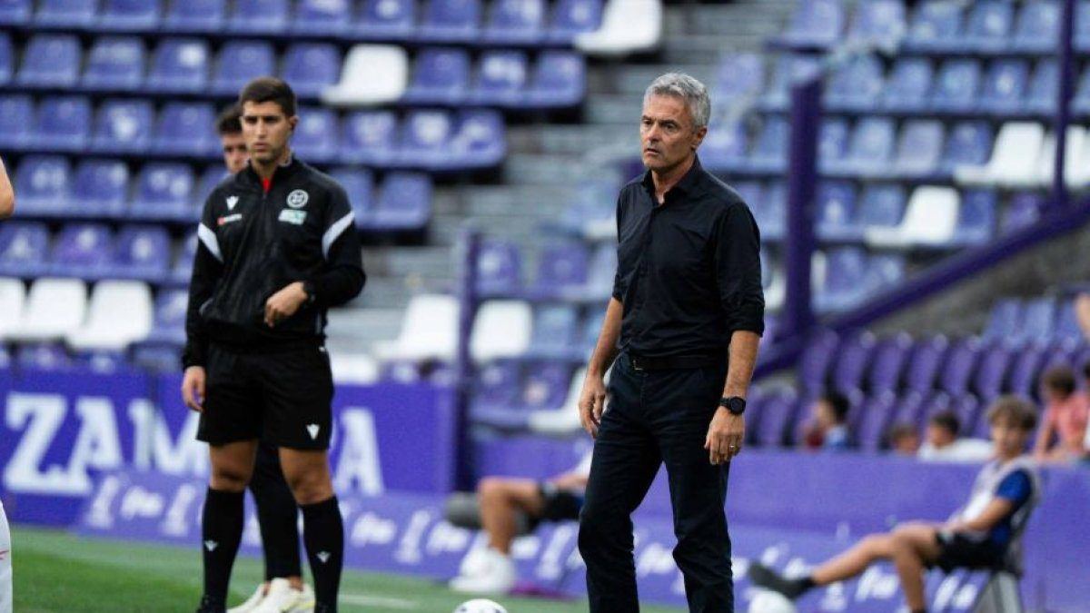 El banquillo de Escribá no se mueve antes del minuto 60 en el Real Valladolid