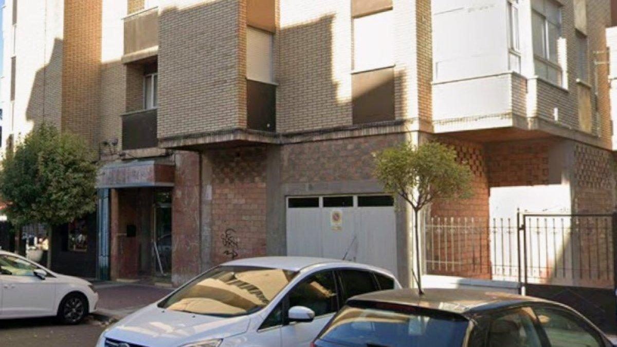 Una joven acaba en el hospital tras un incendio en un piso del barrio de Las Delicias