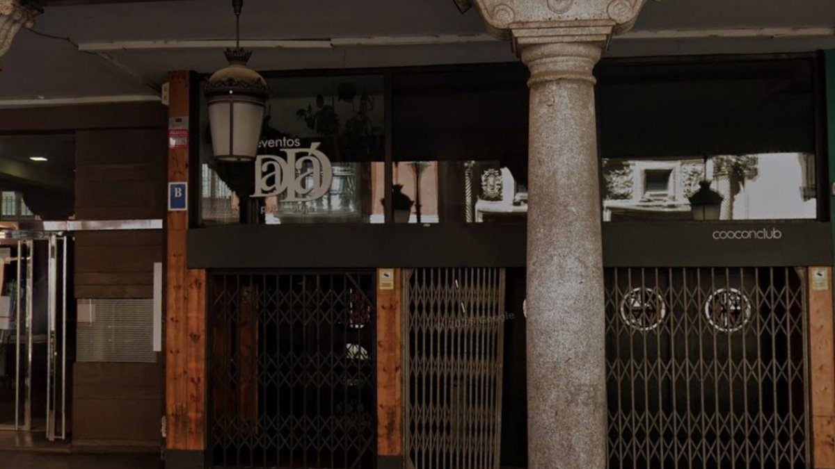 Cientos de jóvenes en la calle a las tantas: la Policía vacía la discoteca Coocon durante la última noche de las fiestas de S
