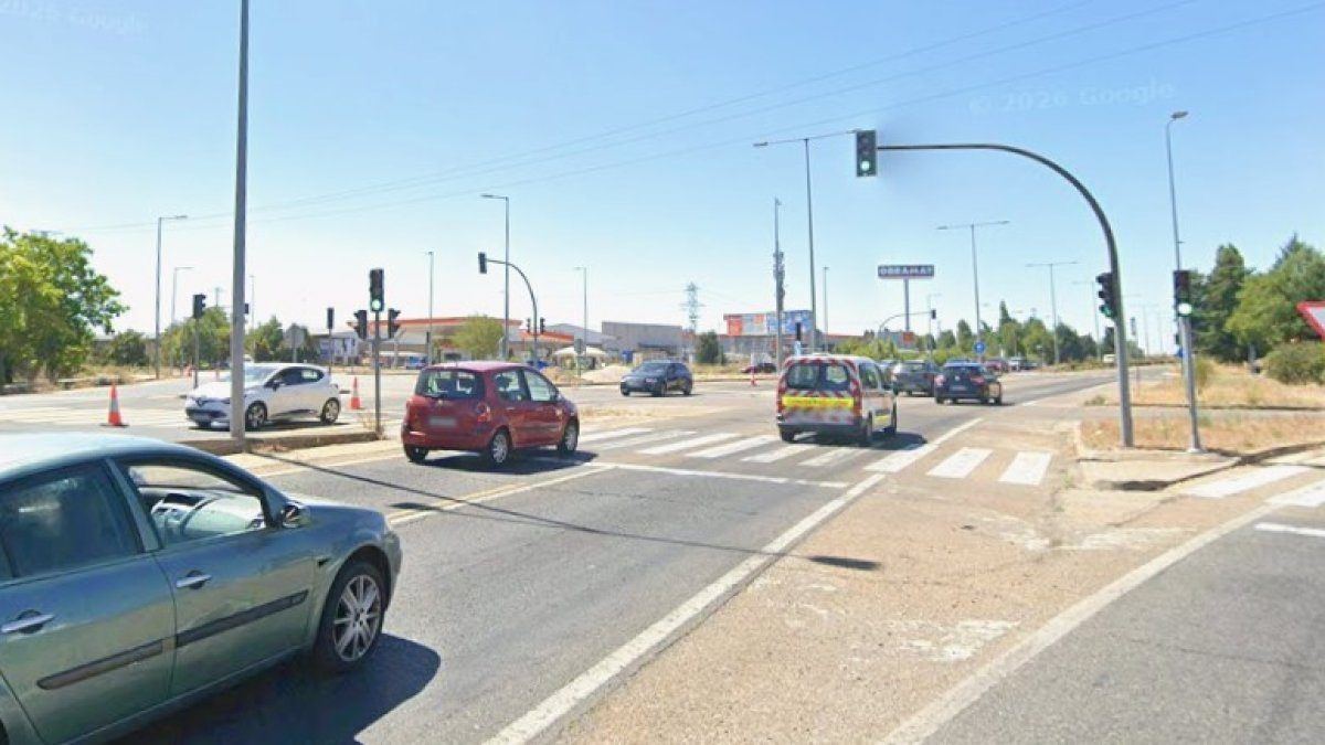 Un hombre de 70 años resulta herido en un choque entre tres coches en la ronda VA-20