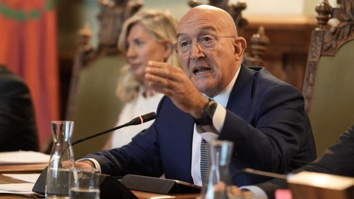 La Justicia obliga a Carnero a llevar al pleno las mociones sobre el "alcalde B" que intentó silenciar