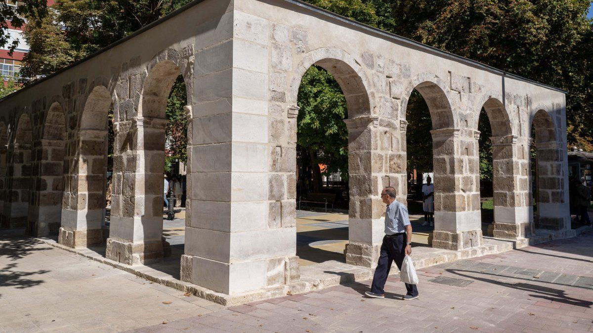 El barrio de San Juan recupera sus raíces: los arcos del convento de La Merced vuelven a lucir en la plaza tras dos siglos de