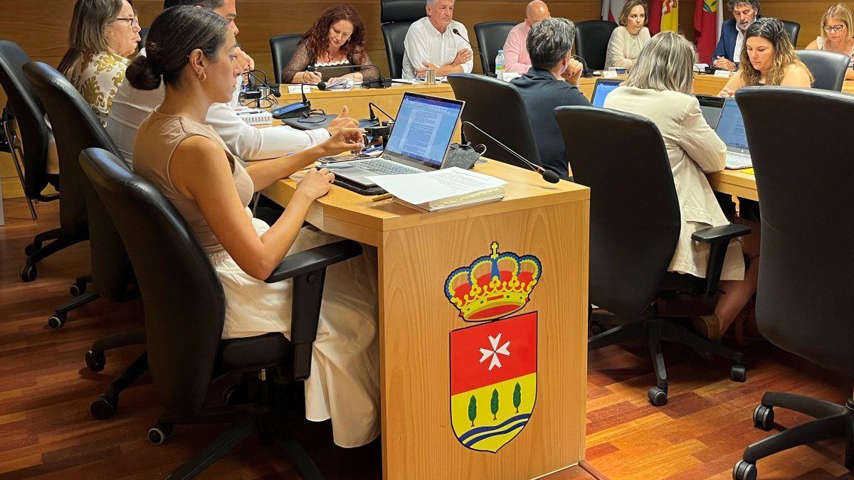 Arroyo de la Encomienda aprueba bajar el IBI y el impuesto del coche para aliviar el bolsillo de sus vecinos en 2027