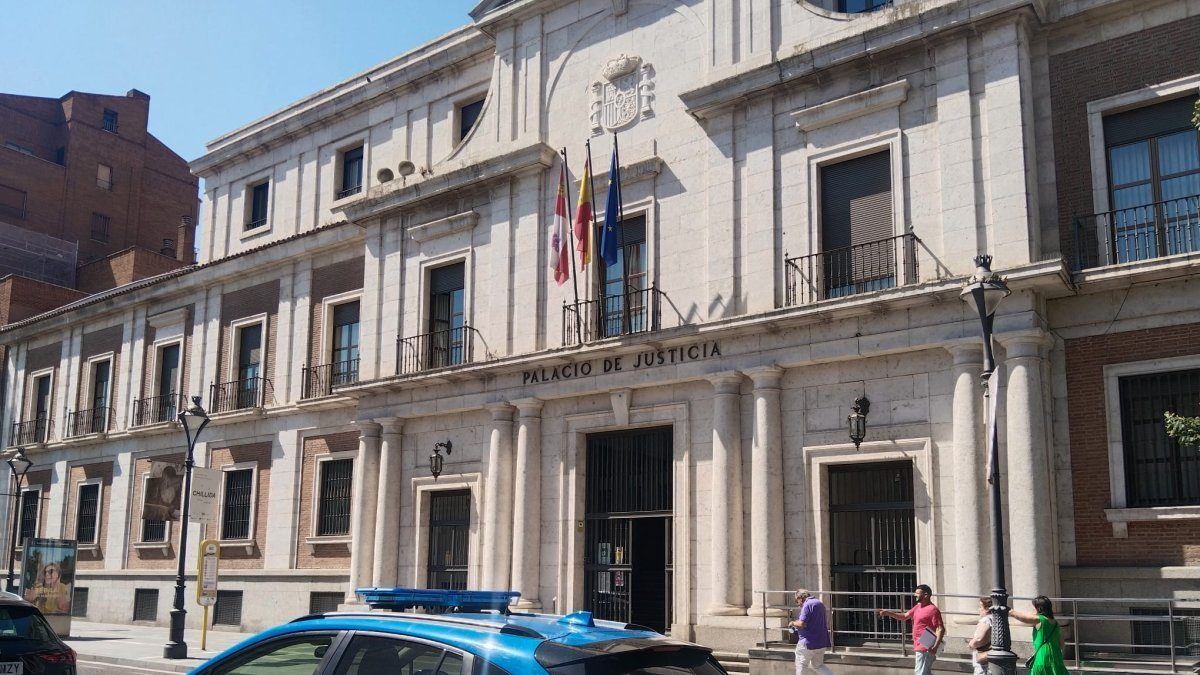 A juicio el militar que apuñaló al nuevo novio de su expareja en Viana de Cega: la Fiscalía pide 26 años de cárcel