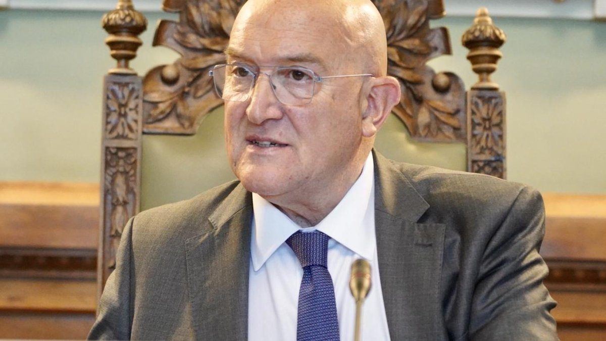 El alcalde de Valladolid acepta el debate sobre el coordinador municipal pero exige respeto para los funcionarios