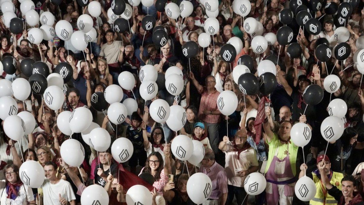 Valladolid convierte 1.297 globos en el rombo de Renault y logra su récord mundial número 15