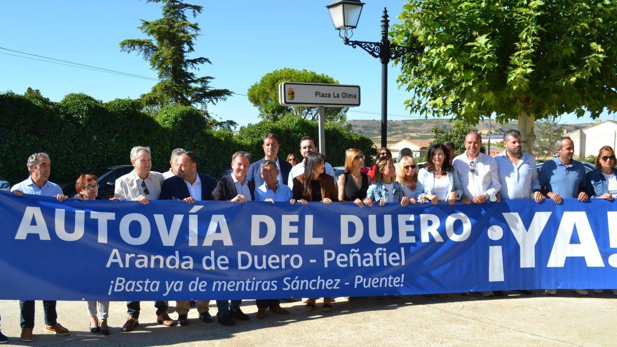 El PP sale a la calle en Nava de Roa para exigir al Gobierno que desbloquee la Autovía del Duero tras ocho años de espera