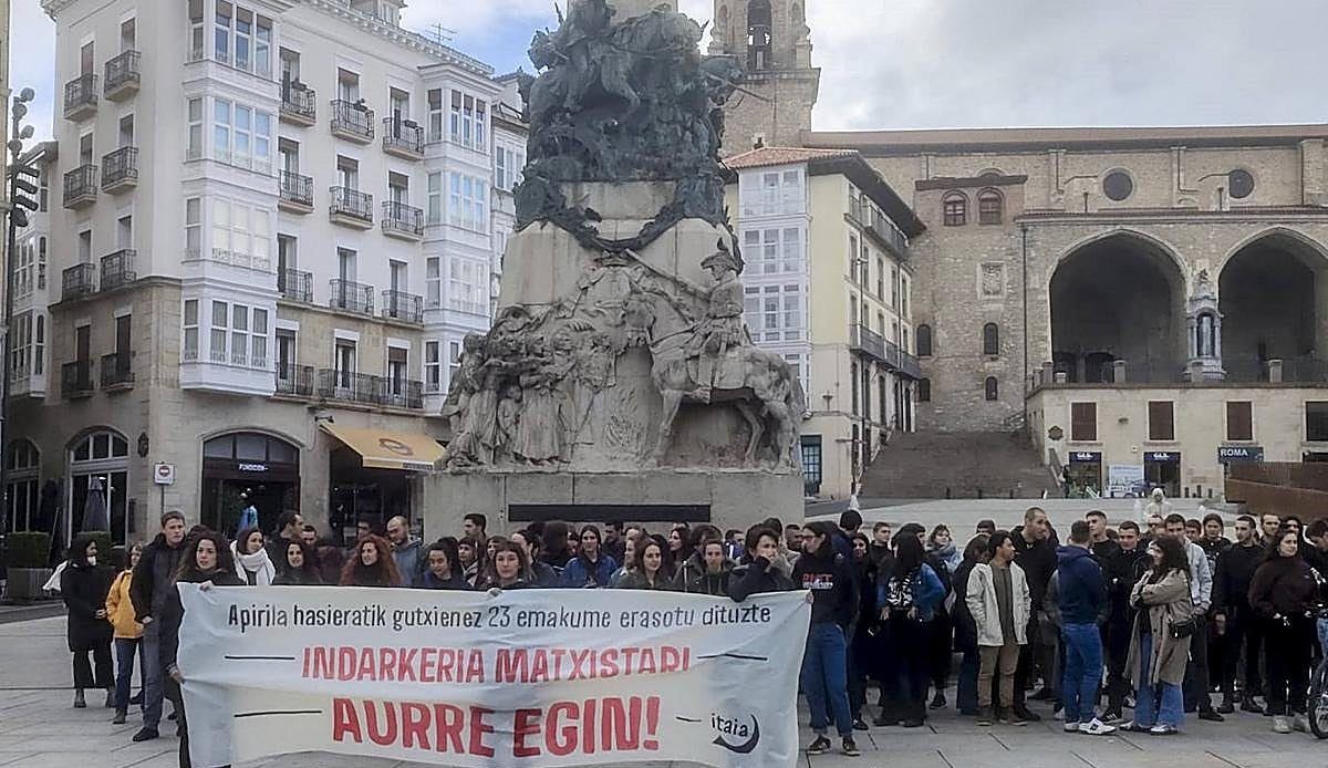 Vitoria se moviliza por Ceuta: dos concentraciones simultáneas en el centro de la ciudad