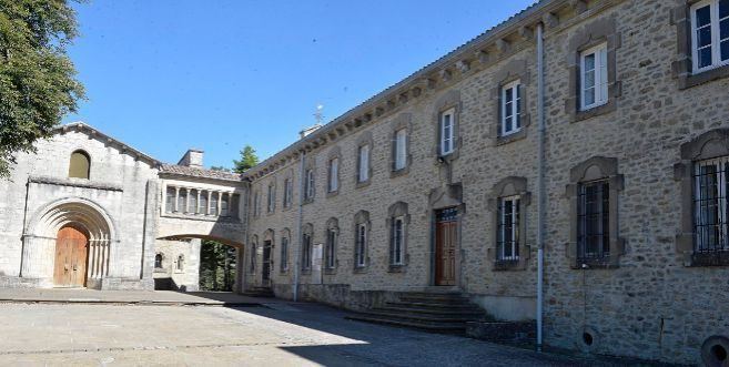 El Ararteko cuestiona cómo se sacó del sistema de protección a un joven llegado a Vitoria con pasaporte de menor