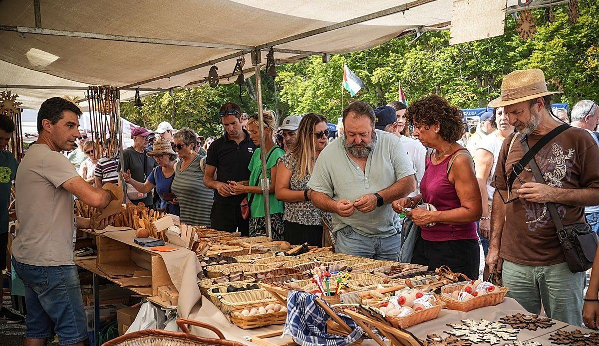 El lobo y la sequía vacían los corrales de la feria de Angosto en su edición más dura en años