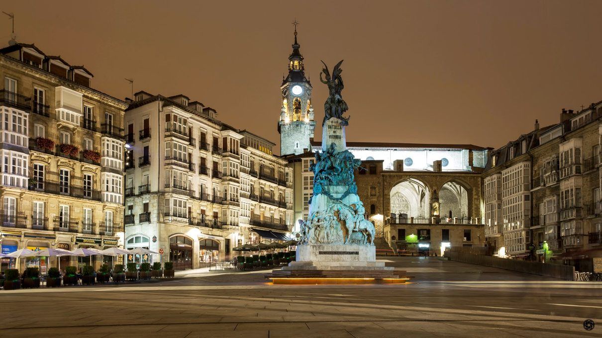 El sector del taxi en Vitoria al borde de la ruptura mientras el Ayuntamiento insiste en el diálogo