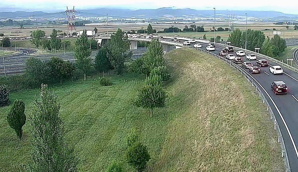 Un motorista fallece en la salida de la autopista AP-1 de Vitoria y se convierte en la quinta víctima mortal en las carretera