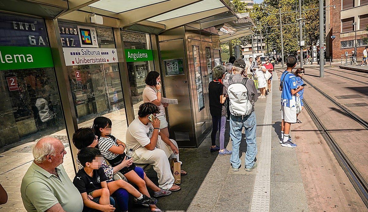 El autobús, el tranvía y los interurbanos de Álava circulan gratis este martes por el Día Sin Coche