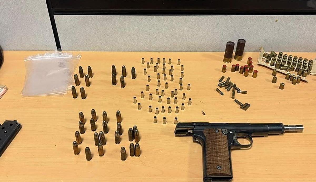 Un hombre armado siembra el terror en los bares del Casco Viejo de Vitoria y acaba detenido con medio centenar de balas