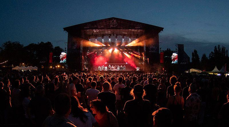 Mendizabala se convierte en un oasis saharaui con doce horas de música y cultura por solo cinco euros