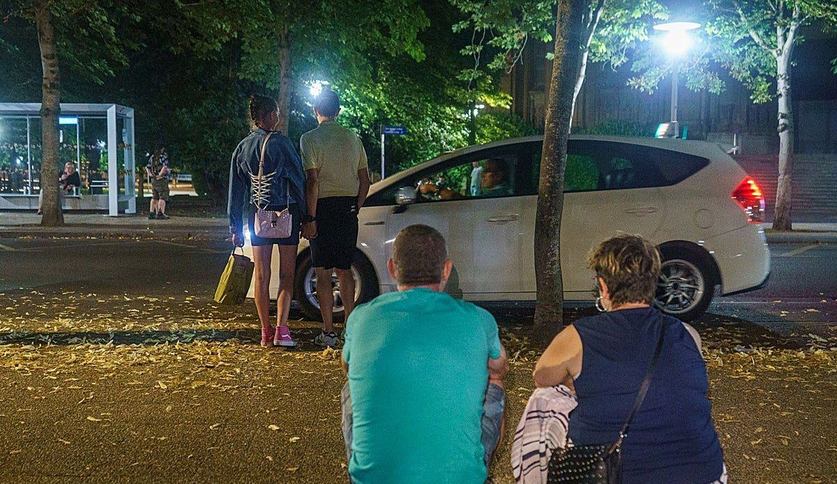 El Ayuntamiento de Vitoria deja sin efecto las guardias nocturnas de los taxis por un error administrativo propio