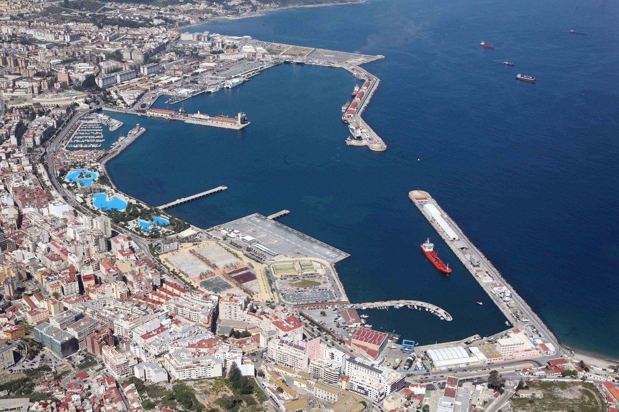 González exige proteger primero a las niñas y menores de 13 años llegados a Ceuta mientras Álava espera órdenes
