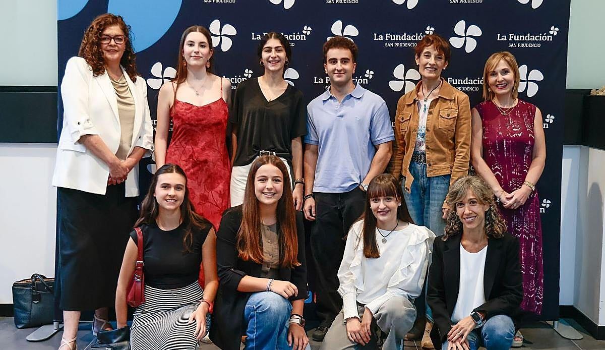 La Fundación San Prudencio premia en Vitoria a los estudiantes alaveses más brillantes del curso 2025-26
