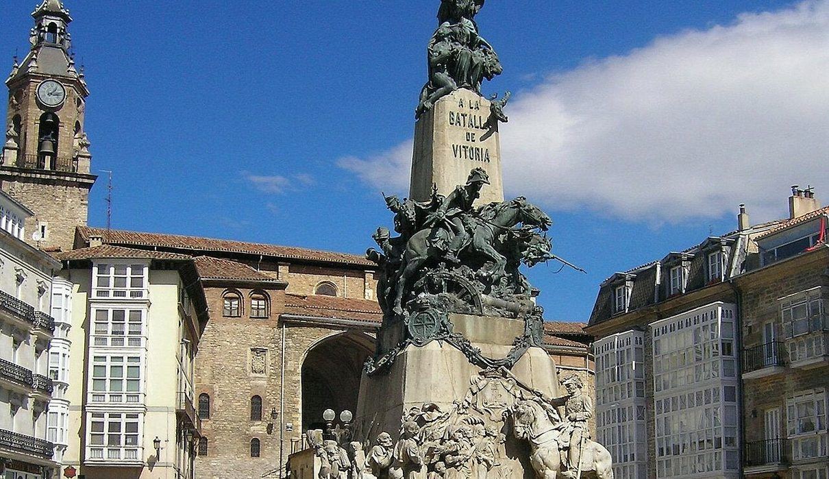 El PP convierte un cambio de plaza en Vitoria en un campo de batalla político con el Gobierno Vasco