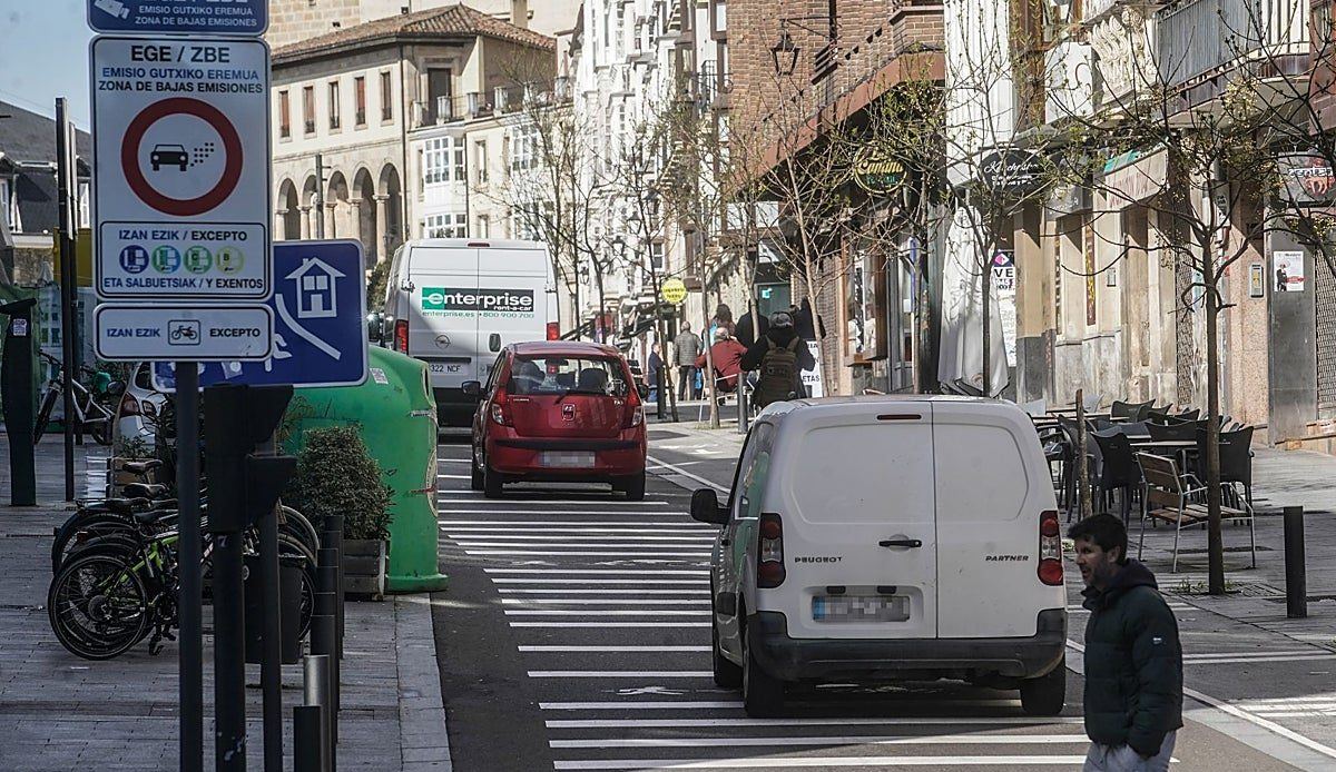 La guerra de la ZBE llega al Ayuntamiento de Vitoria: EH Bildu rompe el pacto y amenaza con tumbar la norma