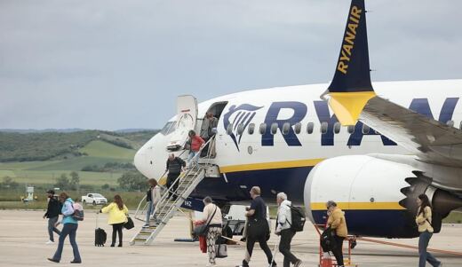 Aena fija en 800.000 pasajeros la capacidad actual de Foronda y descarta ampliar la terminal hasta 2031