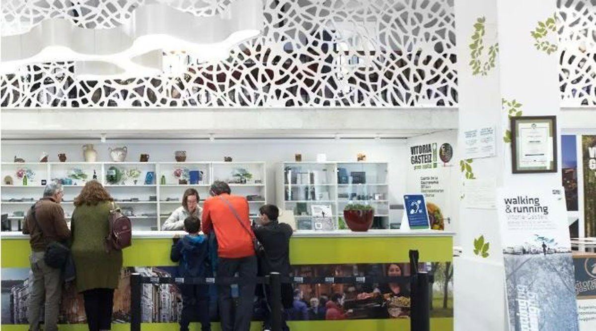 Vitoria cobrará 6,5 euros por estancia en hoteles de cinco estrellas y pisos turísticos a partir de 2027