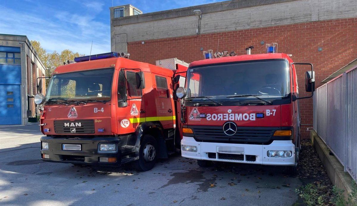 Los bomberos de Vitoria evitan una catástrofe al impedir que las llamas alcancen un depósito con 18.000 litros de aceite