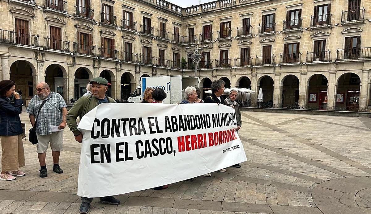 Tres años sin internet en el Casco Viejo de Vitoria: el Ayuntamiento intenta por tercera vez contratar la fibra óptica