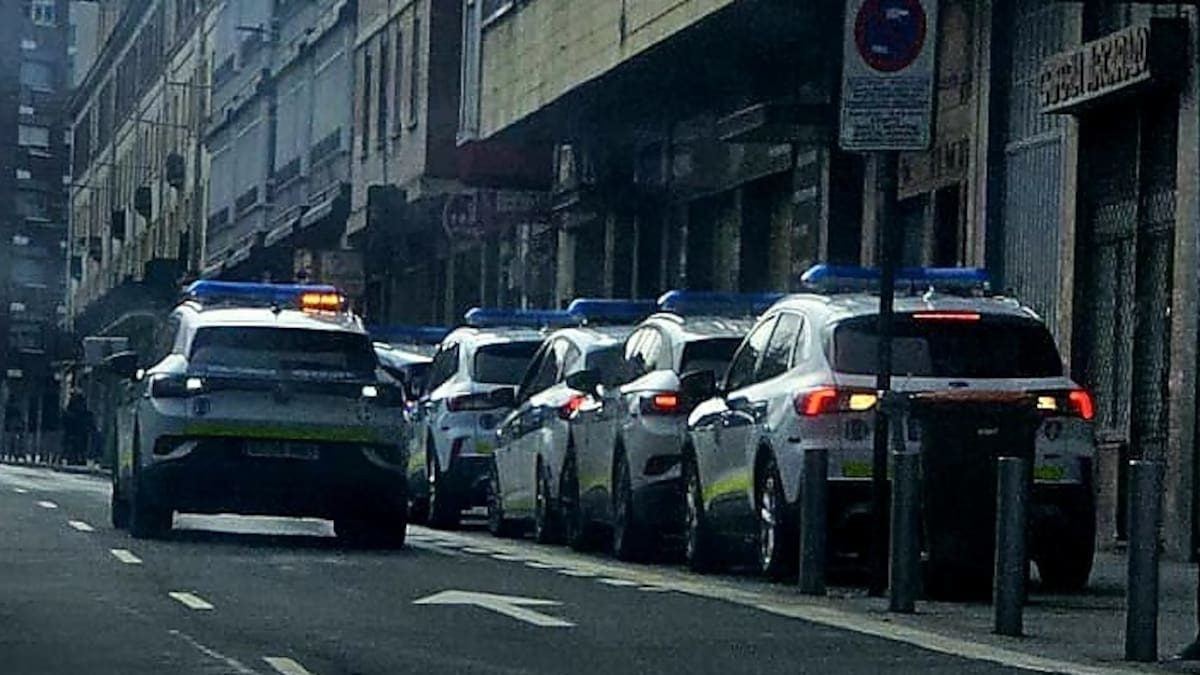 La Ertzaintza destapa un convoy de furgonetas robadas en plena noche en la A-1 a su paso por Vitoria