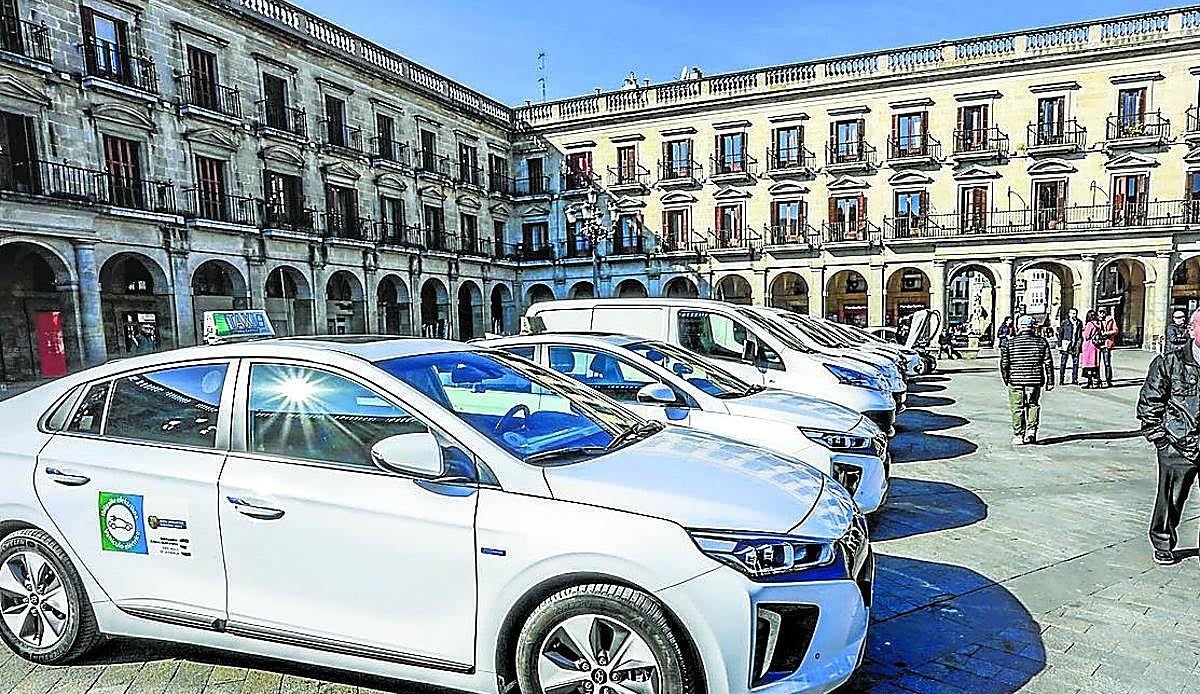 Vitoria regula los turnos del taxi para garantizar el descanso obligatorio de 12 horas entre guardias