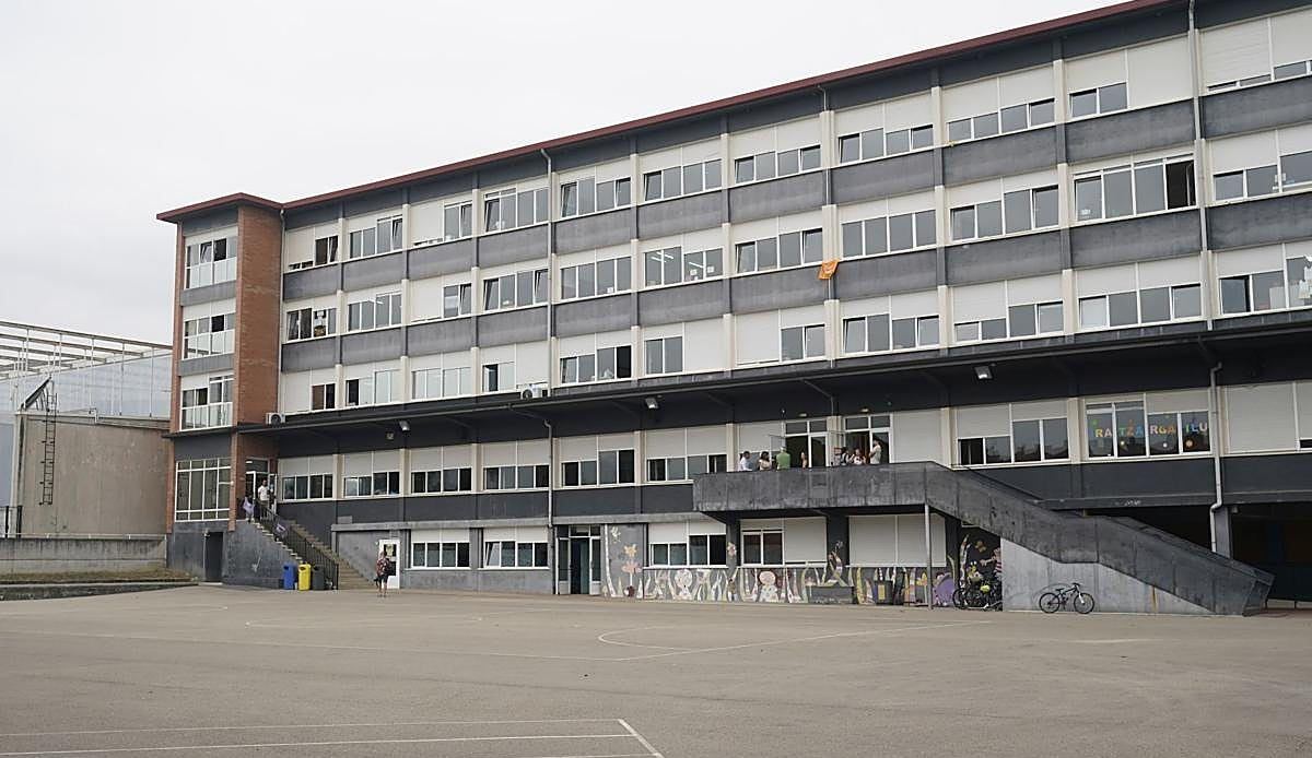 El colegio Mendiko de Amurrio estrena patio cubierto y climatización para plantar cara al clima extremo