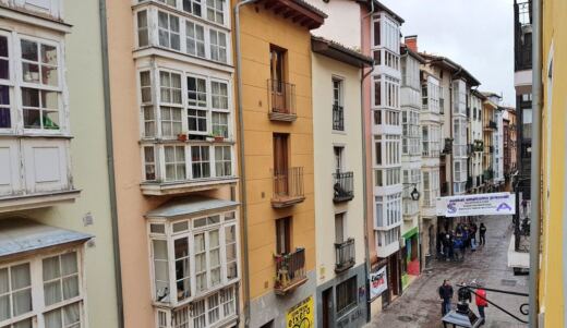 El barrio más visitado de Vitoria esconde la renta familiar más baja de toda la ciudad