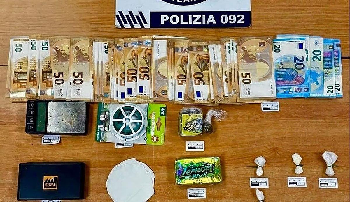 La Policía Local desmantela un punto de venta de droga en Arkaiate tras detener a una pareja con cocaína, hachís y miles de e