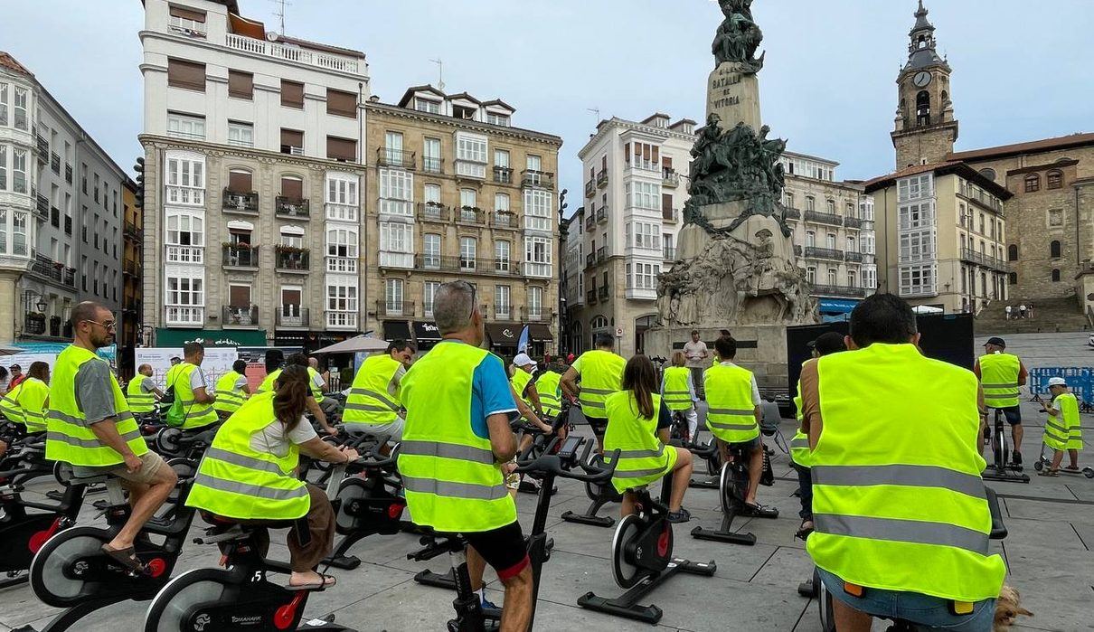 Vitoria apaga los motores: transporte público gratuito y una gran pedaleada para celebrar el Día Sin Coche